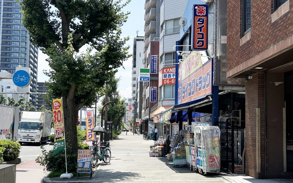 ダイコクドラッグ付近の歩道