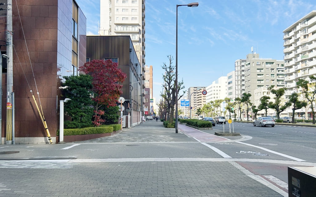 第2堀江院から堀江本院方面へ向かう新なにわ筋沿いの歩道